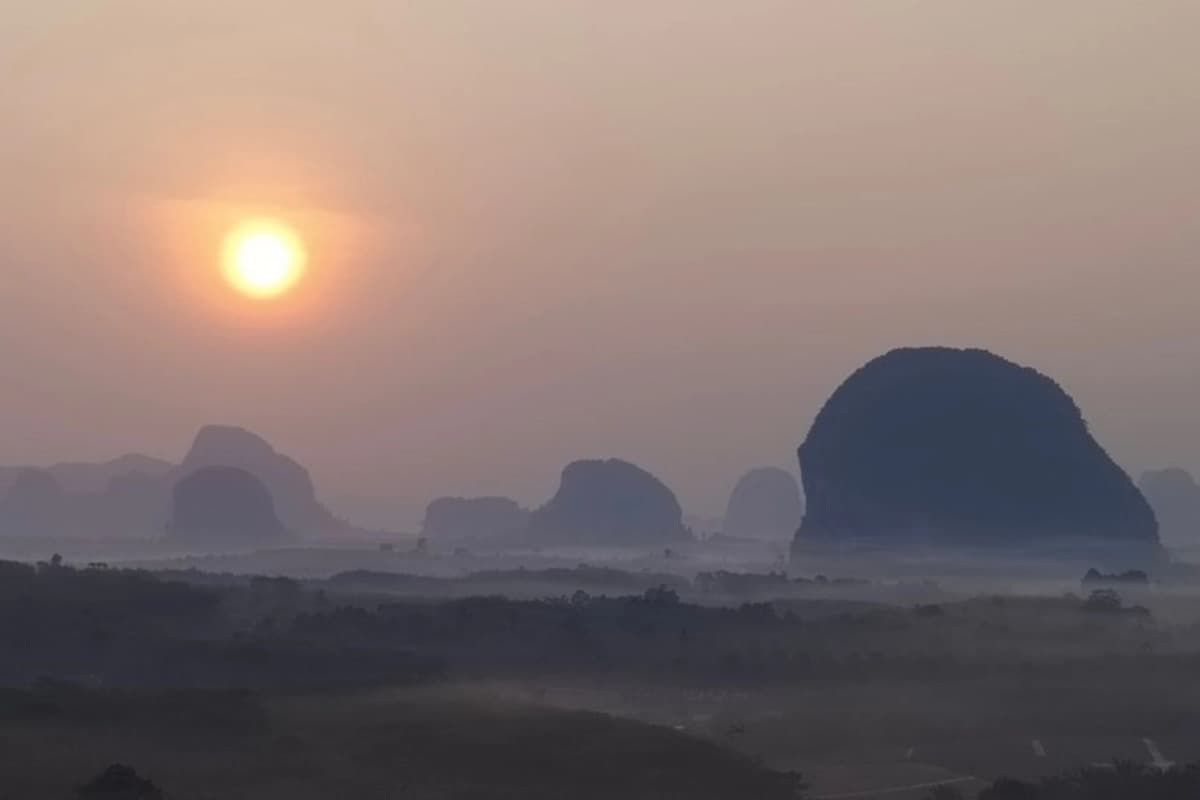 Kayaking at Din Daeng Doi & Klong Root (Half-Day Tour)